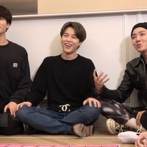 Vintage Chanel CC Cashmere Knit Pullover